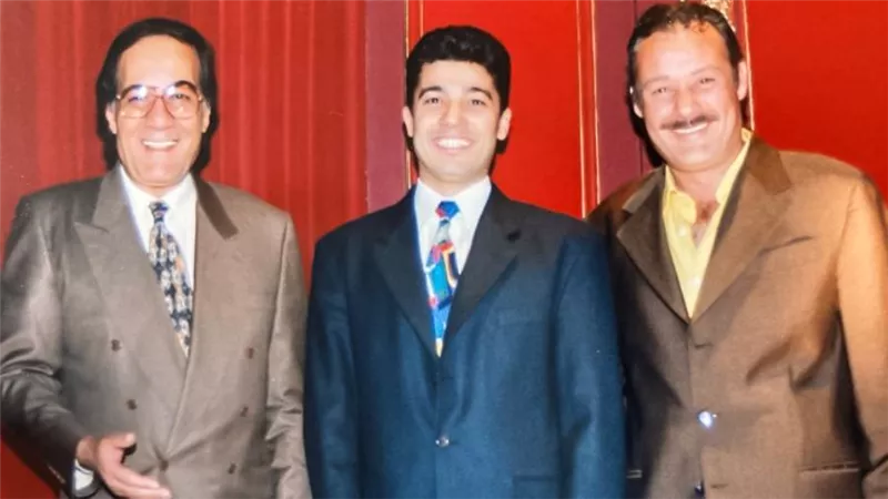 خالد النبوي بصورة مع فاروق الفيشاوي ومحمود ياسين : كنت فرحان إني وسطهم
