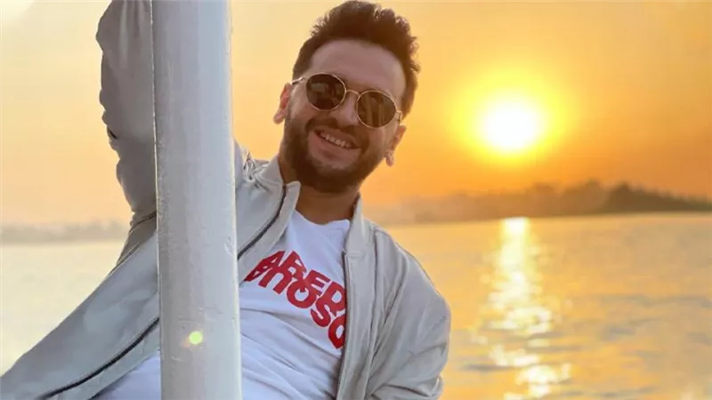 مصطفى خاطر مرشد سياحي نصاب في فيلم تماسيح النيل