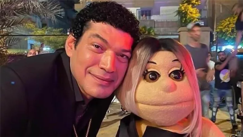 باسم سمرة بصورة من كواليس مسلسل أبلة فاهيتا ويعلق : مع كوين الدراما المصرية