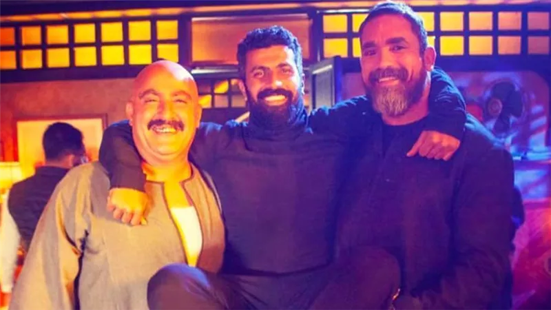 صورة تنفي خلافات محمد سامي مع السقا وكرارة في كواليس مسلسل نسل الأغراب رمضان 2021
