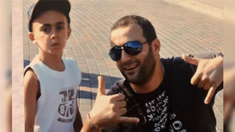 أحمد السقا ينشر صورة مع ابنه الأكبر ياسين من ألبوم الذكريات على إنستجرام