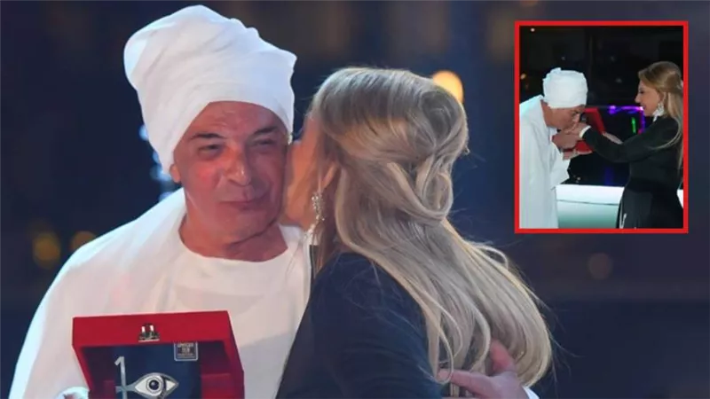 بالصور .. نادية الجندي تكرم محمود حميدة على هامش فعاليات مهرجان الأقصر للسينما الأفريقية