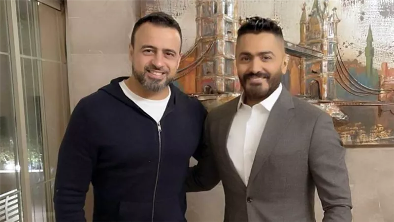 تامر حسني يغني تتر برنامج الثمن في رمضان ومصطفي حسني : تسلم وتعيش يا صديقي