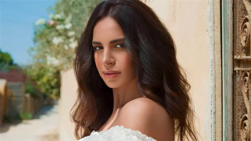 آمال ماهر تعلن عن فسخ خطوبتها : كل شئ نصيب