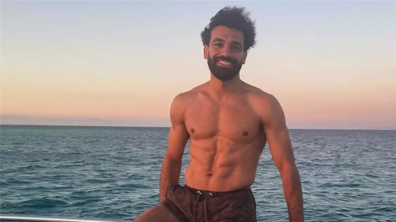 محمد صلاح يقطع إجازته في الجونة ويطير إلى دبي لتوقيع عقود إعلانية جديدة 