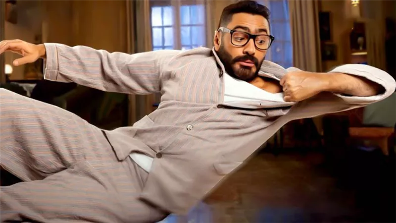 نفاد تذاكر فيلم مش أنا لتامر حسني في السعودية قبل عرضه بـ 3 أيام