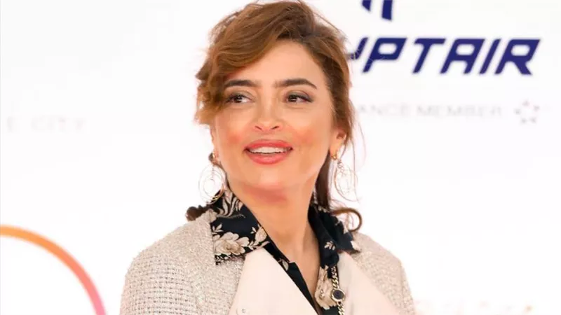 ساندرا نشأت : وحشني اسمي على تترات الأفلام وأهديت تكريمي في مهرجان أسوان لوالدتي