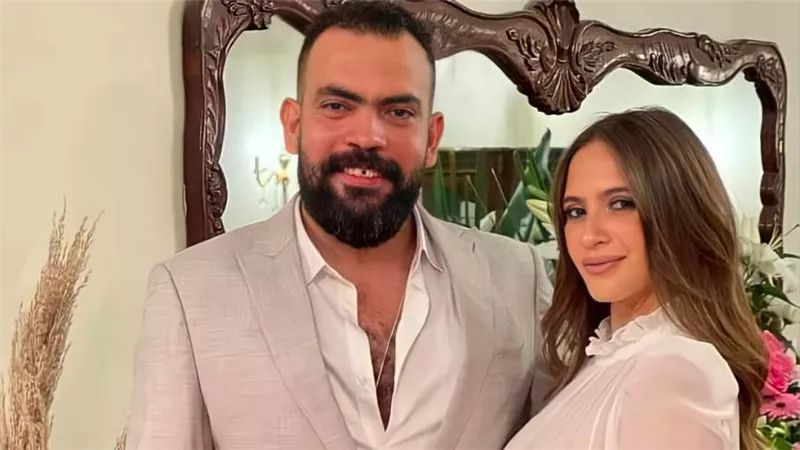 بالصور .. خالد عليش يحتفل بخطوبته على المذيعة ميرهان عمرو : كملت الحتة الناقصة