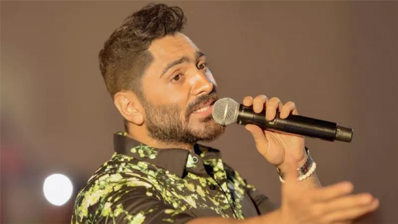 بالصور .. تامر حسني في الساحل الشمالي والجمهور يحتفل بالنجاح الكبير لفيلمه مش أنا