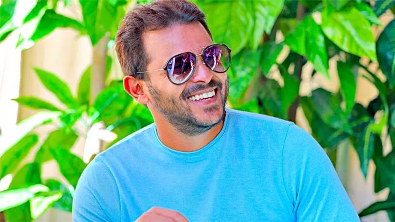 بعد أنا مش شمتان .. محمد رشاد يناقش الأصول في أغنية جديدة بعنوان ابن أصل