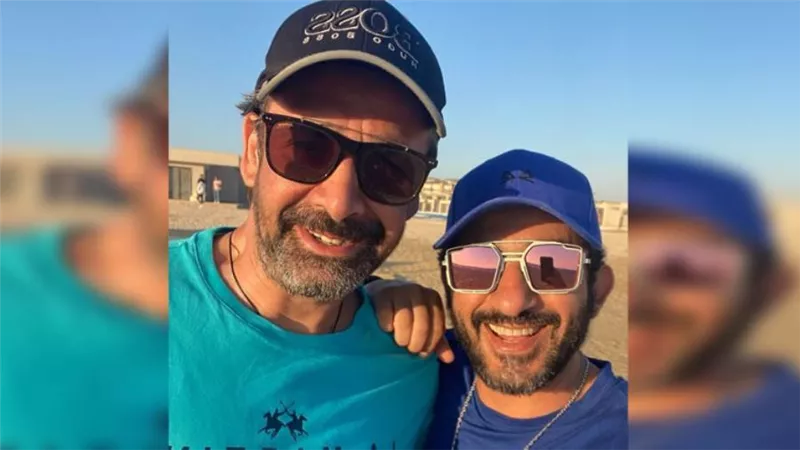 أحمد حلمي لـ كريم عبدالعزيز في عيد ميلاده : تميت 18 سنة وهتطلع بطاقة