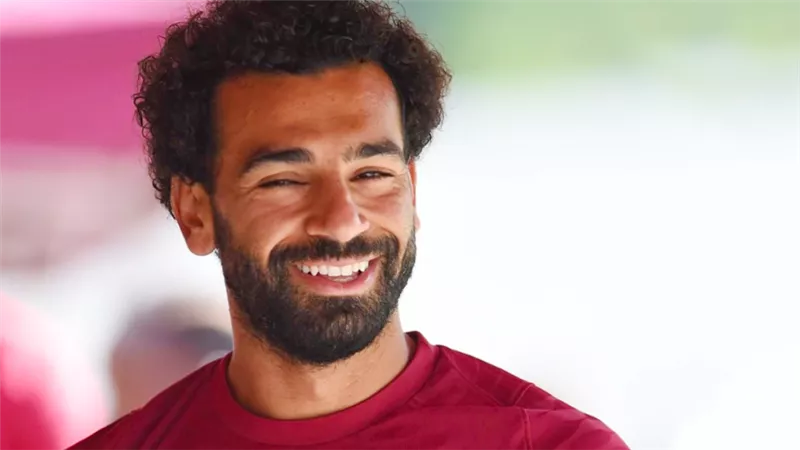 أجر قياسي هو الأعلى في تاريخ النادي .. تفاصيل تجديد عقد محمد صلاح مع ليفربول 
