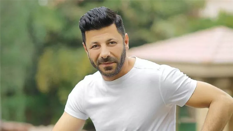 إياد نصار دكتور جامعي في فيلم الباب الأخضر تأليف أسامة أنور عكاشة