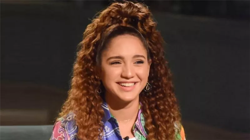 رنا رئيس : والدتي لا تسمح لي بوضع مستحضرات التجميل وكانت رافضة دخولي مجال التمثيل لعدم اقتناعها بموهبتى 