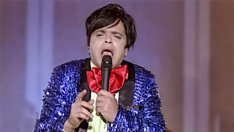 بعد إعلانه التفرغ للغناء الشعبي .. أغاني صنعت أسطورة عندليب الكوميديا محمد هنيدي