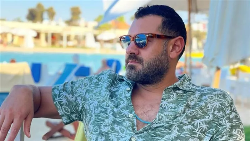 خاص .. عمرو يوسف يقف على خشبة المسرح لأول مرة في مسرحية بعنوان عائلة كازانوفا