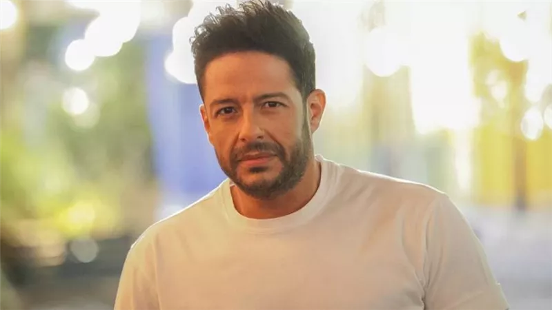  جماهير الزمالك تهاجم حماقي بسبب قصاد الخمسة إحنا تلامذة .. وعزيز الشافعي : لم يقصد الإساءة 