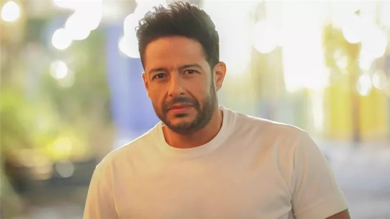 محمد حماقي ينتهي من تصوير أغنية بلدنا حلوة لحفل افتتاح طريق الكباش بالأقصر غدًا
