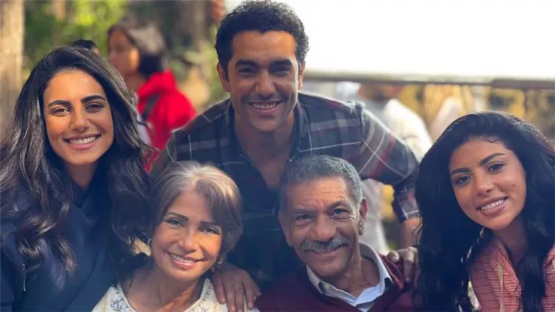 سوسن بدر تنشر صورة من كواليس تصوير أول مشهد فى مسلسل أبو العروسة 3