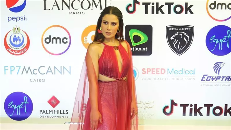 بالصور .. صبا مبارك وصناع عمل فيلم بنات عبدالرحمن خلال عرضه الأول في مهرجان القاهرة السينمائي
