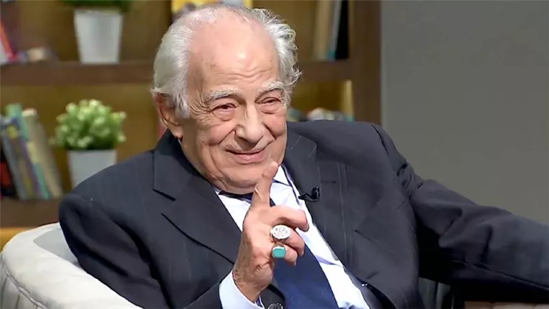 رشوان توفيق : لا أملك من الدنيا إلا تليفون محمول وابنتي قاضتني بعدما قدمت لها كل شئ