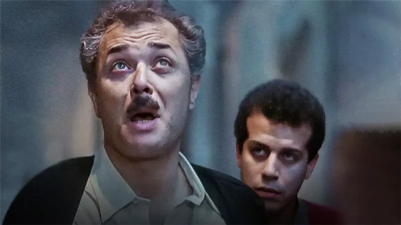 مفاجأة : عرايا وسط الزحام كان الاسم الأول لفيلم الكيت كات بطولة محمود عبدالعزيز