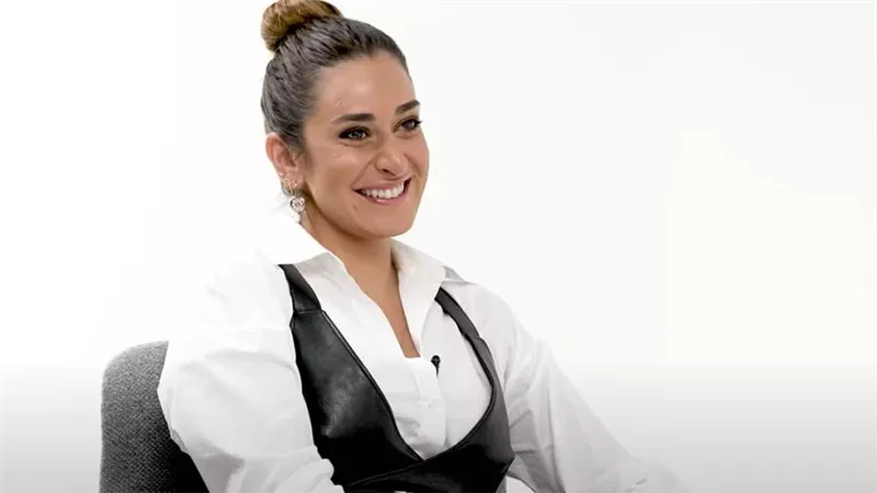أمينة خليل : اشتغلت جرسونة في نيويورك وأصبت بعقدة نفسية بسبب التنمر على شكل أنفي