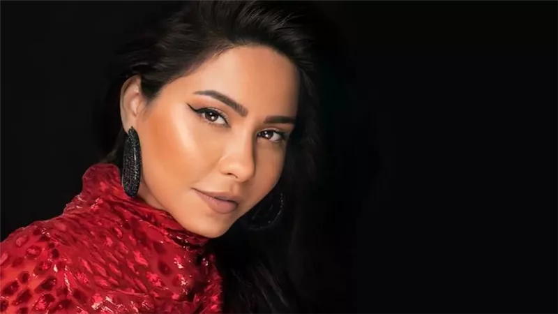 شيرين عبدالوهاب لجمهورها : أنا جامدة بيكم وماليش غير أمي وبناتي