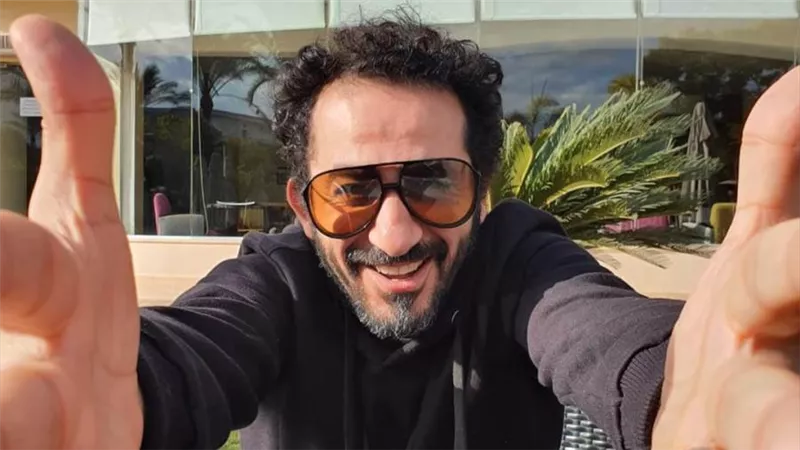 أحمد حلمي يجسد شخصية رجل يعمل في مصلحة السجون ضمن أحداث فيلم العيل