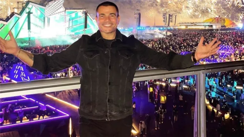 عمرو دياب يحيي حفلا ضخما بـ ختام مهرجان ميدل بيست بحضور كامل العدد 