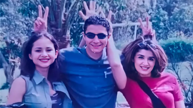 أحمد الفيشاوي ينشر صورة مع غادة عادل ونيللي كريم : مسلسل وجه القمر كان السبب إن الناس تشوفنا