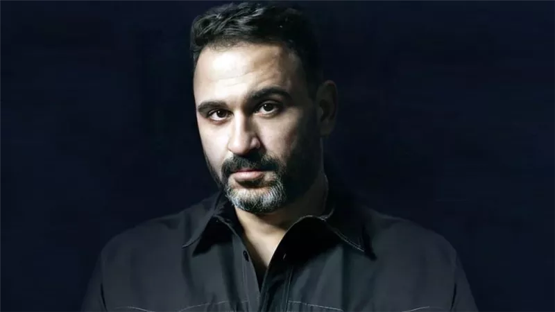 أكرم حسني يجسد شخصية موظف في شركة نقل خلال أحداث مسلسل مكتوب عليا رمضان 2022