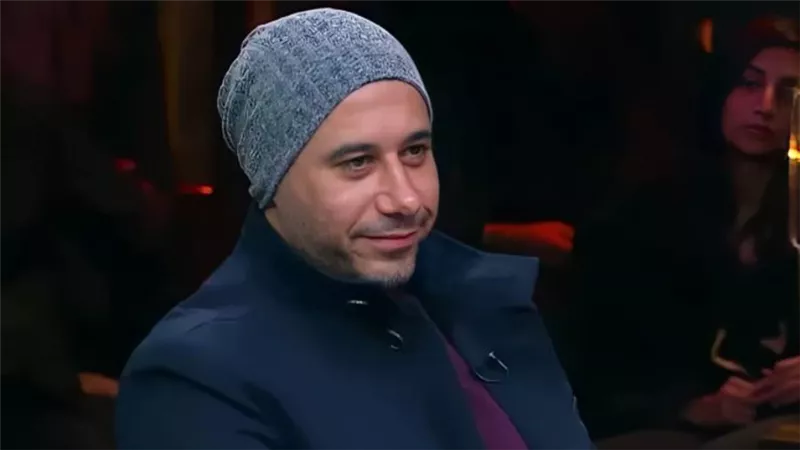 أحمد السعدنى : كنت طالب شقى لدرجة أنهم علو سور المدرسة بسببي وكنت أتمنى أطلع صحفي