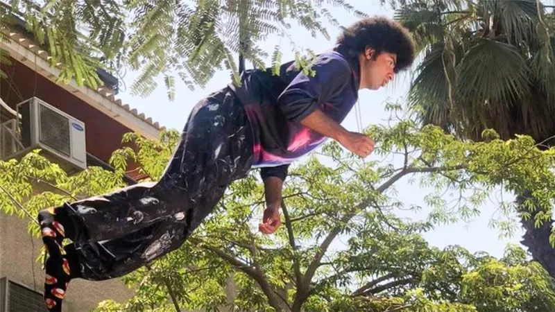 علي ربيع ينشر أول صورة من كواليس فيلم زومبي : هتشوفوني بطير والعرض في عيد الفطر