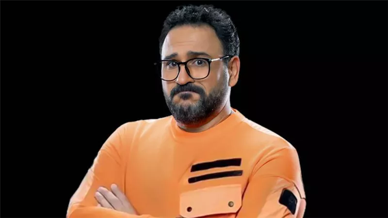 مكتوب عليا .. جسد أكرم حسنى يدون الأحداث التى ستقع له فى المسلسل