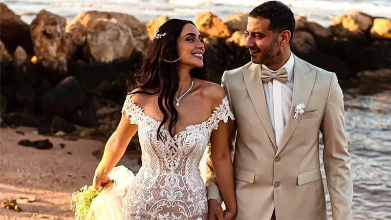 محمد فراج ينشر أول صورة من شهر العسل ويعلق : فطار الأبطال