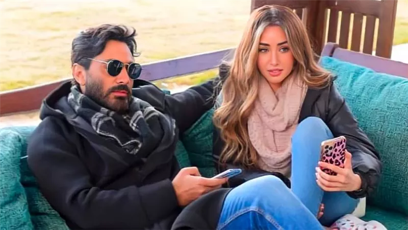 تامر حسني يعيش قصة حب مع هنا الزاهد فى فيلم بحبك والأحداث بينهما تدور فى منتجع سياحي 