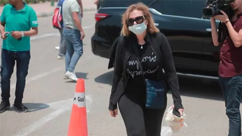 يسرا تحضر جنازة سمير صبري وتعلق : فقدت سندي