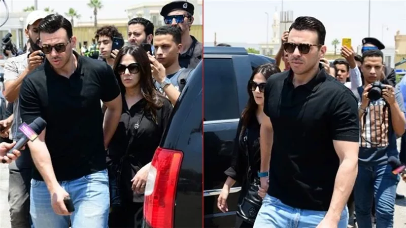 دنيا سمير غانم برفقة زوجها رامي رضوان خلال تشييع جنازة سمير صبري