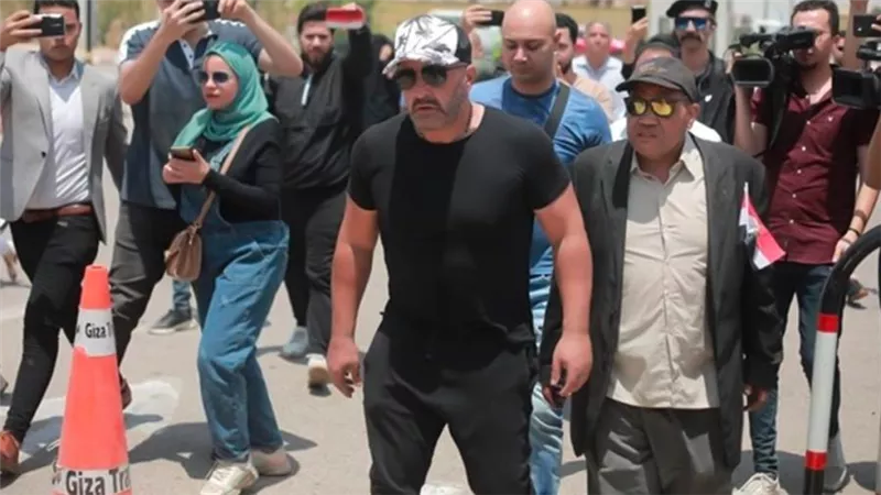 كعادته .. أحمد السقا أول حضور تشييع جثمان سمير صبري