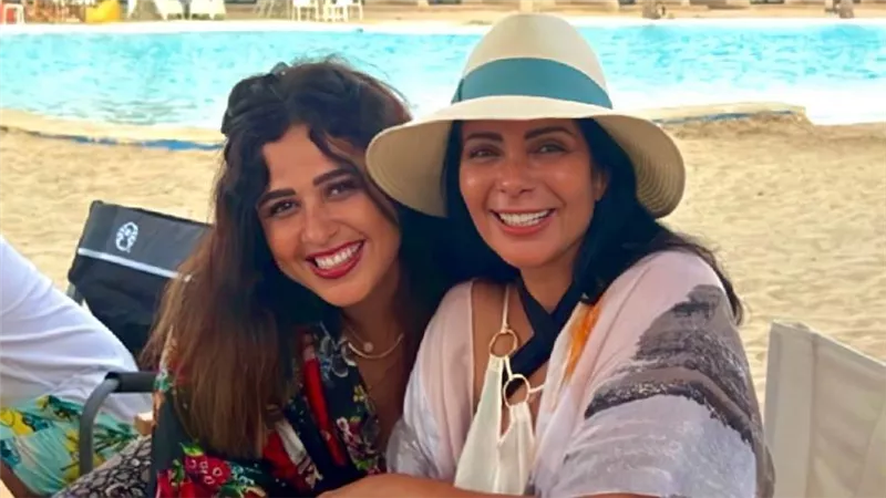 مباشر من هاسيندا .. منى زكي وياسمين عبدالعزيز تحتفلان بعيد الأضحى على البحر
