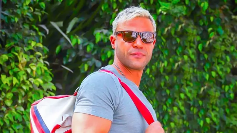 إيرادات فيلم عمهم لـ محمد إمام تتراجع إلى 832 ألف جنيه بالأمس