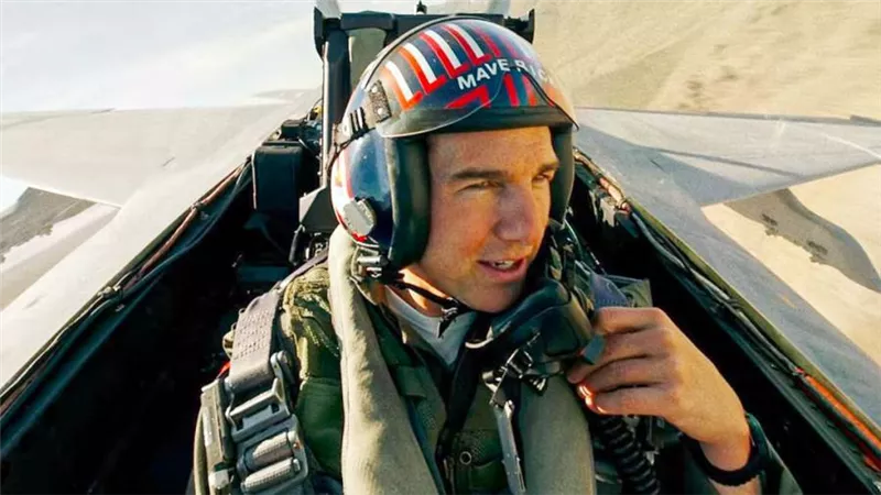 فيلم Top Gun لـ توم كروز يقترب من مليار و300 مليون دولار إيرادات في شهرين عرض