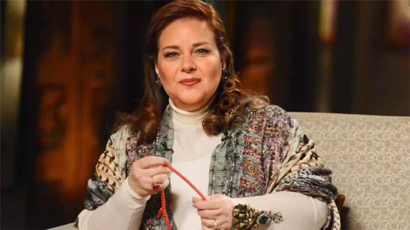 فى ذكرى رحيل دلال عبدالعزيز .. سر سبحتها الحمراء والأكفان الموجودة في دولابها الخاص