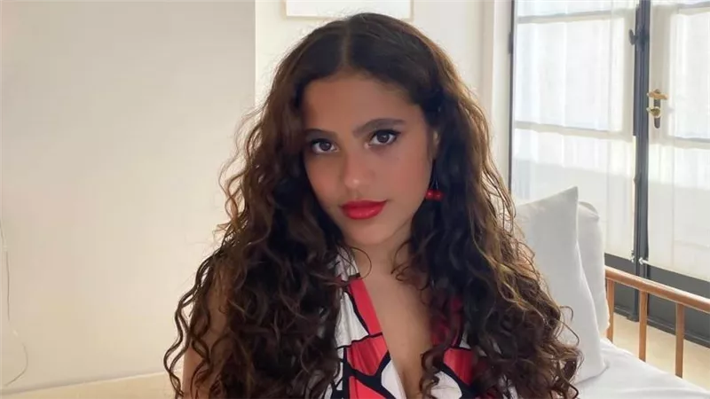 بعد دويتو جميلة مع الهضبة .. جنا عمرو دياب تطرح أغنية جديدة باللغة الإنجليزية بعنوان كيف أستحق هذا