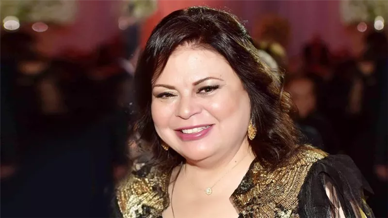 ماجدة زكي مديرة ملجأ أيتام شريرة ضمن أحداث مسلسل صاحب الظل الطويل والعرض على منصة شاهد