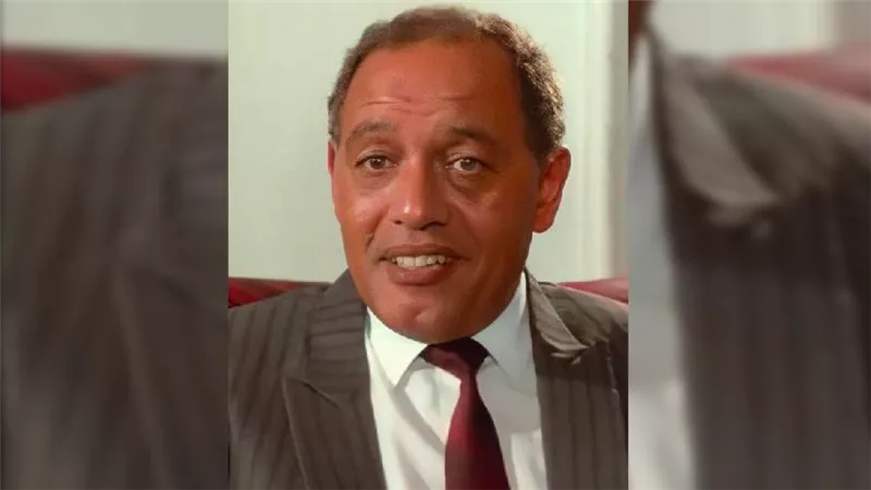 ذكرى رحيل مخلص البحيري .. اشتهر بدور سيد كشري في لن أعيش في جلباب أبي ورحل هو وزوجته أولاده في حادث سيارة