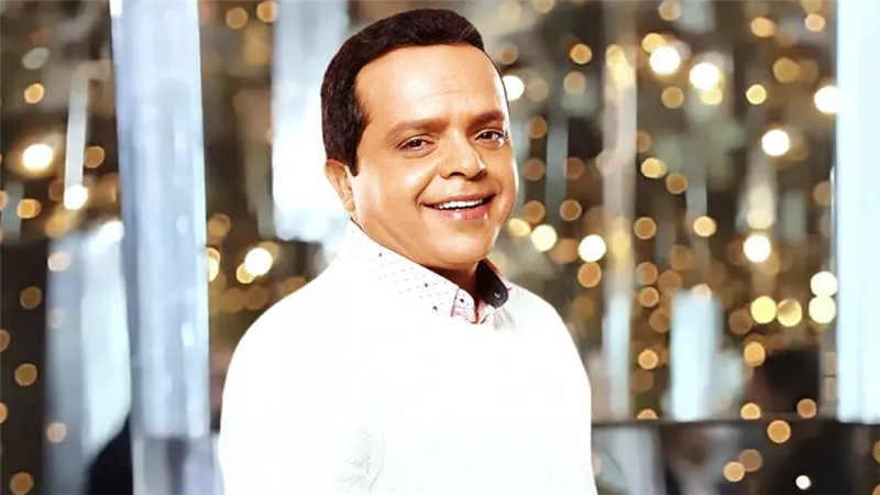 محمد هنيدي يجسد دور دكتور تجميل ويناقش أخطاء الأطباء ضمن أحداث فيلم نبيل الجميل