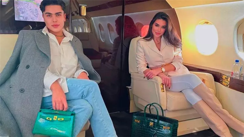 من هو؟ .. قصة صاحب الصورة المثيرة للجدل مع ياسمين صبري في الطائرة الخاصة