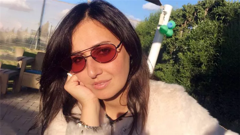 حلا شيحة بعد خلعها الحجاب وحذف صورها مع زوجها : أفضل الصمت حالياً وأعاني مثل أي امرأة